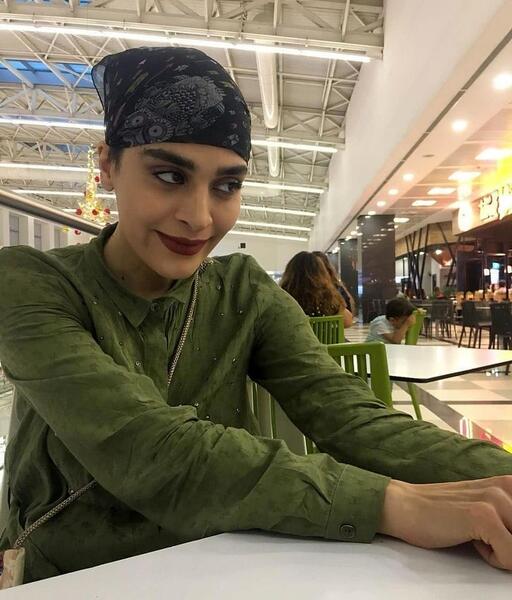 عکس بی حجابی حدیث فولادوند