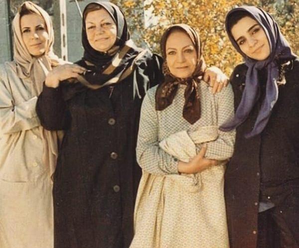عکس اکرم محمدی در خانه سبز