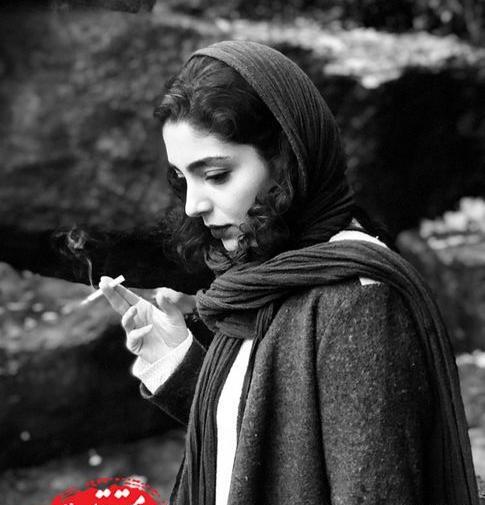 عکس بهاره رهنما در حال سیگار کشیدن