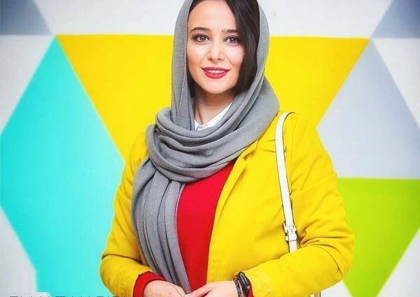 عکس الناز حبیبی کنار دوستانش