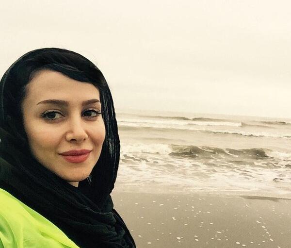 عکس الناز حبیبی لب ساحل