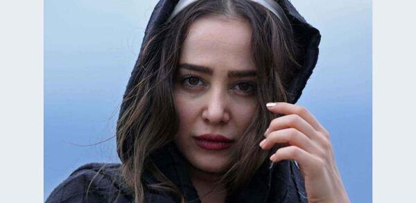 عکس الناز حبیبی لب ساحل