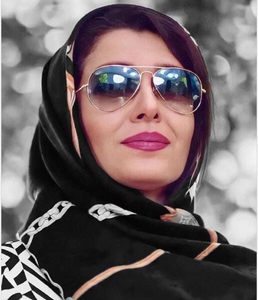 عکس ساره بیات با عینک