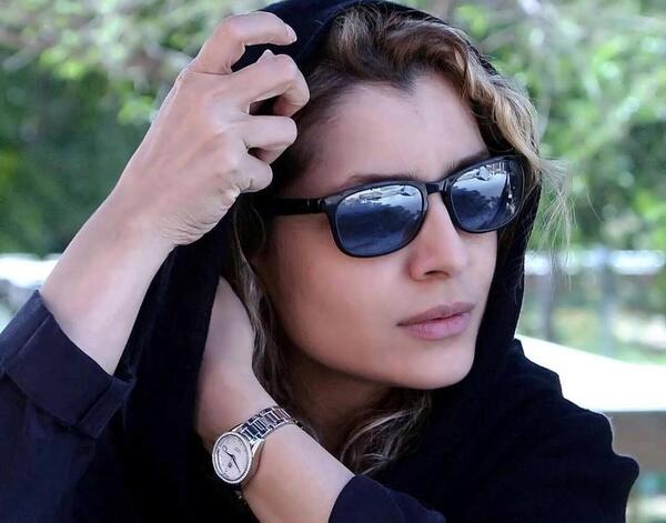 عکس ساره بیات با عینک