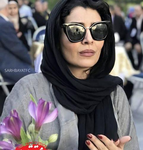 عکس ساره بیات با عینک