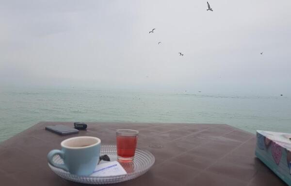 عکس صبحانه لب ساحل