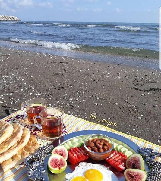 عکس صبحانه لب ساحل