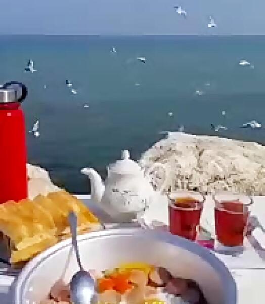 عکس صبحانه لب ساحل