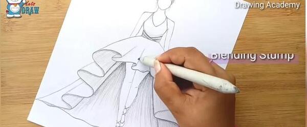 عکس نقاشی دخترانه با مداد سیاه