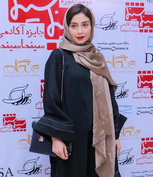 عکس دیبا زاهدی در اقازاده