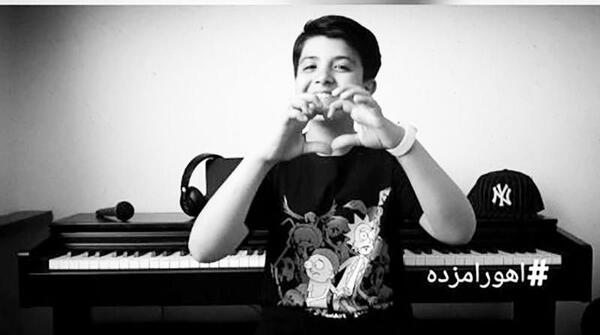 عکس دوست دختر اهورا مزده