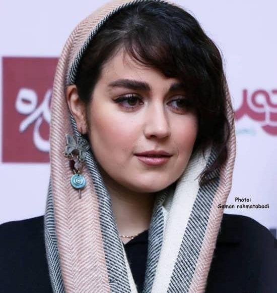 عکس افسانه پاکرو با مقنعه