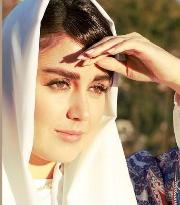 عکس افسانه پاکرو با مقنعه