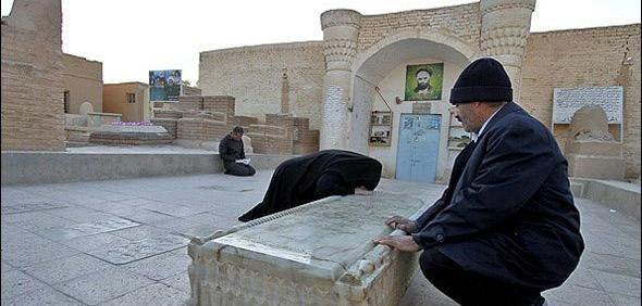 عکس قبر قاضی محمد