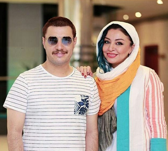 عکس زن جواد عزتی در آینه بغل