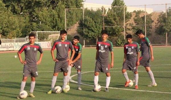 عکس فوتبال نوجوان