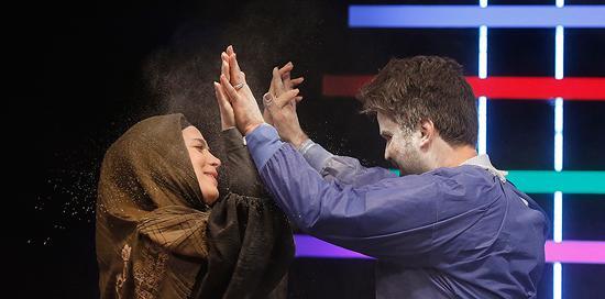 عکس پژمان بازغی در پشت صحنه کودک شو