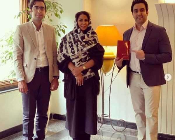 عکس پوریا پورسرخ با خواهرش