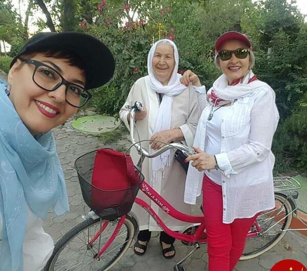 عکس آناهیتا همتی و برادرش