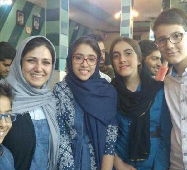 عکس باران کوثری با خانواده