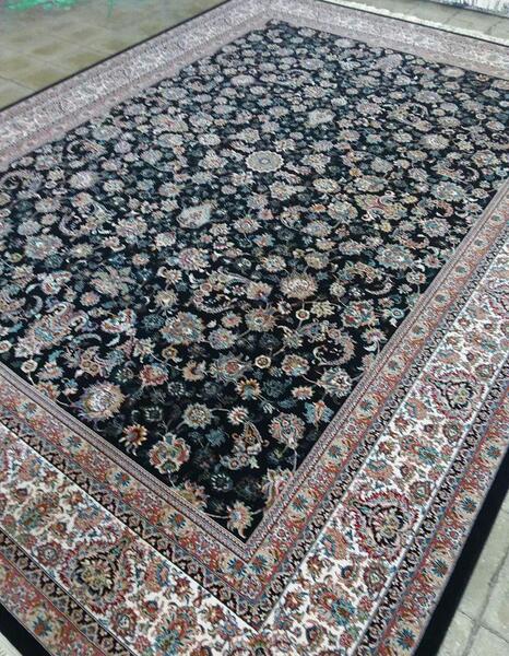 عکس فرش سرمه ای گلریز