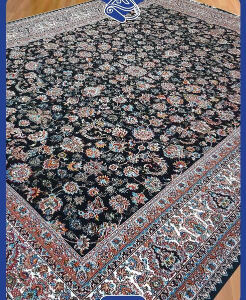 عکس فرش سرمه ای گلریز