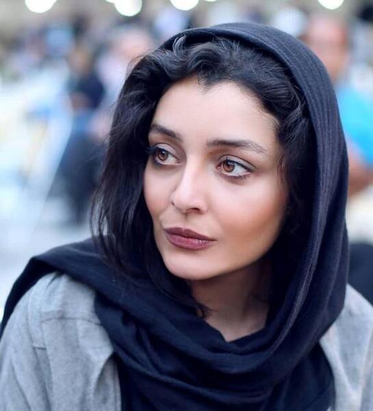 عکس ساره بیات در یک مشت پر عقاب