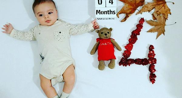 عکس یک ماهگی نوزاد با میوه