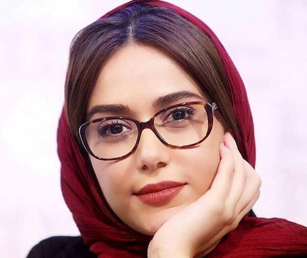 عکس پریناز ایزدیار با عینک