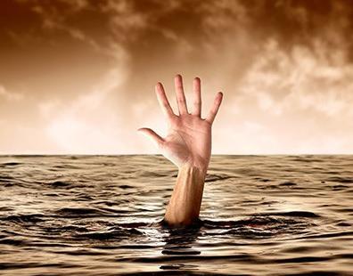 عکس در حال غرق شدن