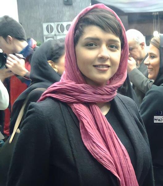 عکس ترانه علیدوستی با شال صورتی