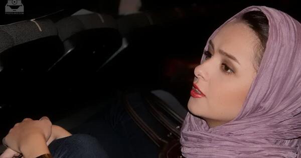 عکس ترانه علیدوستی با شال صورتی