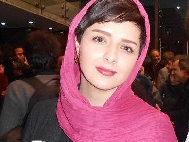 عکس ترانه علیدوستی با شال صورتی