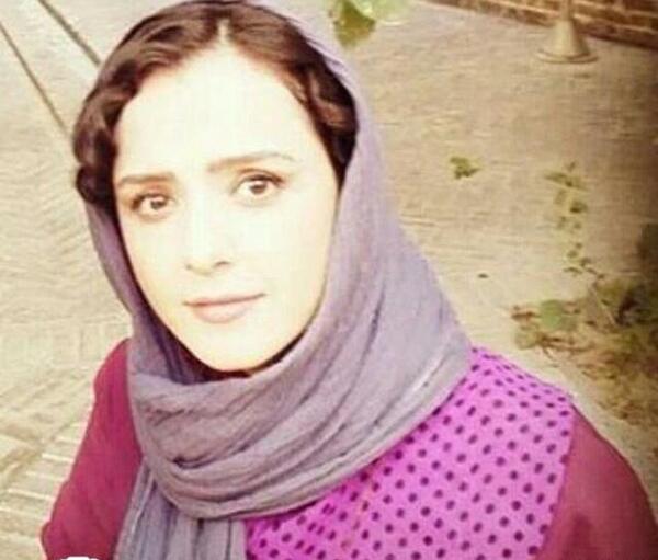 عکس ترانه علیدوستی با شال صورتی
