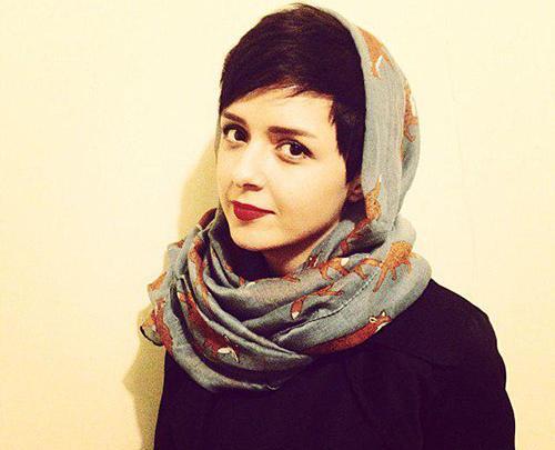 عکس ترانه علیدوستی با شال صورتی