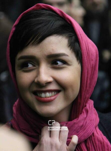 عکس ترانه علیدوستی با شال صورتی