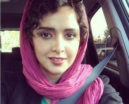 عکس ترانه علیدوستی با شال صورتی