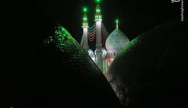 عکس دختر چادری کنار جمکران