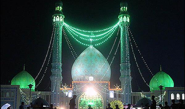 عکس دختر چادری کنار جمکران