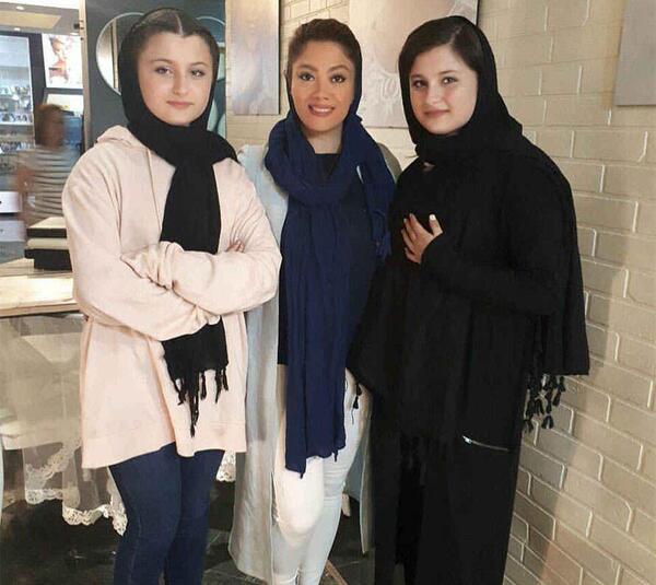 عکس سارا و نیکا خارج از کشور
