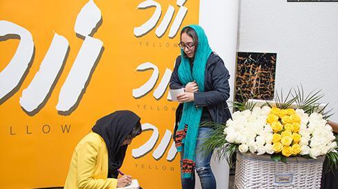 عکس ساره بیات با طرفدارانش