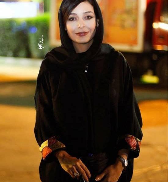 عکس ساره بیات با طرفدارانش