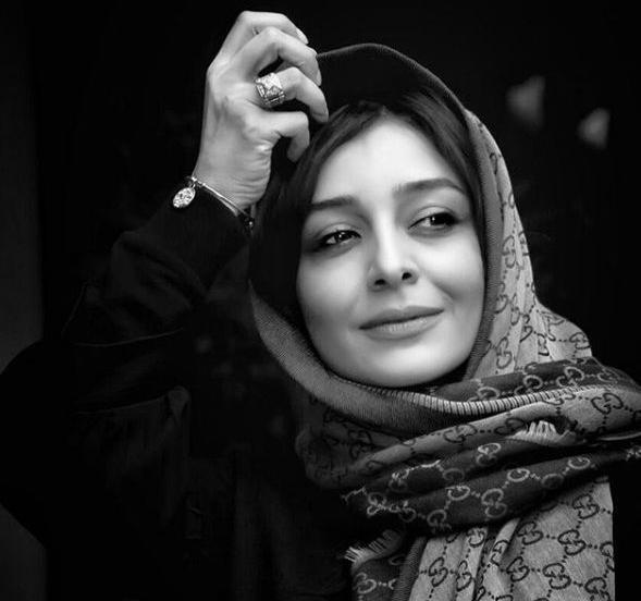 عکس ساره بیات با طرفدارانش
