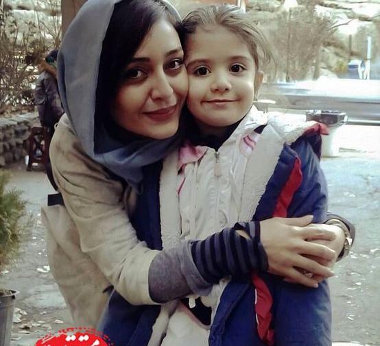 عکس ساره بیات با طرفدارانش