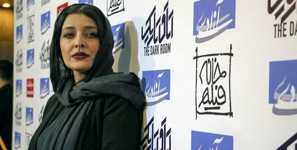 عکس ساره بیات با طرفدارانش