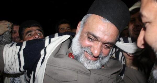 عکس حاج قاسم سلیمانی با لباس بختیاری