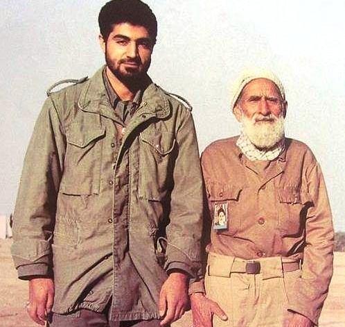 عکس حاج قاسم سلیمانی با لباس بختیاری