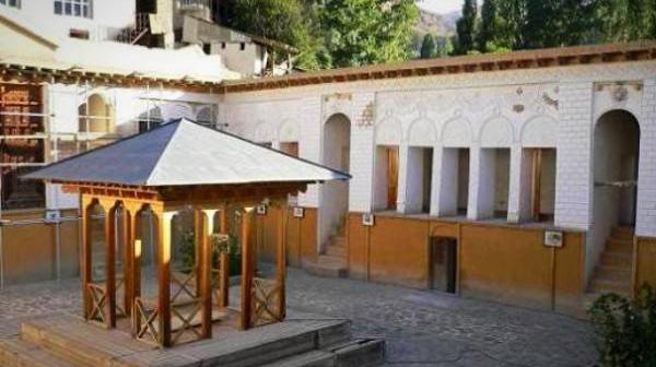 عکس قبر نیما یوشیج