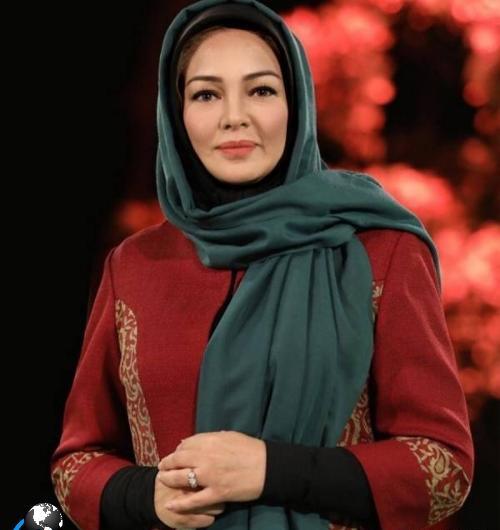 عکس رزیتا غفاری در کلبه ای در مه