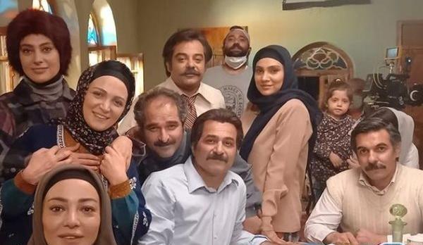 عکس رزیتا غفاری در کلبه ای در مه